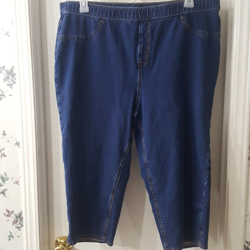 Ladies stretch denim capris